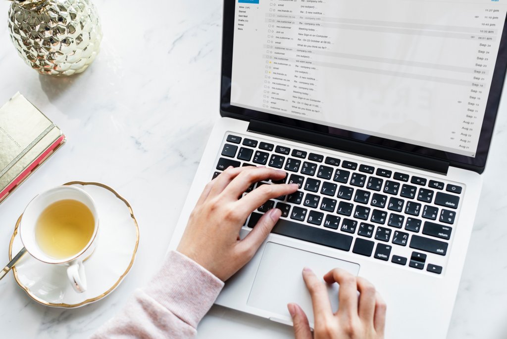 best chrome extensions for social media marketers - hand on a laptop apple