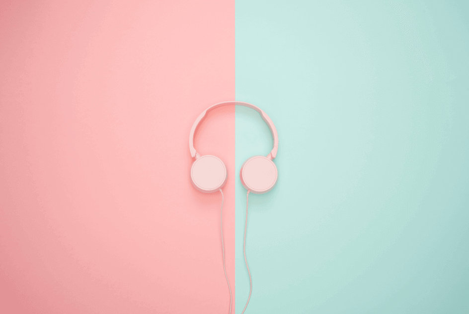 34 Marketing & Social Media Podcasts Any Professional Should Listen To