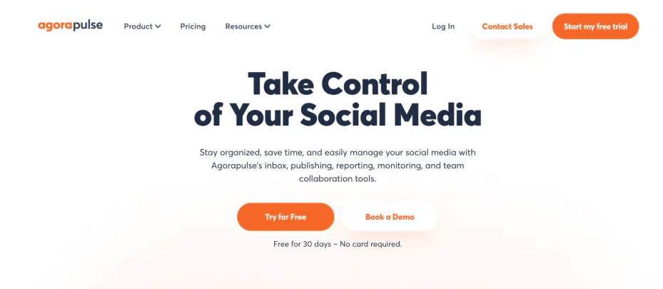 slogan sur la page d’accueil d’agorapulse « take control of your social media »