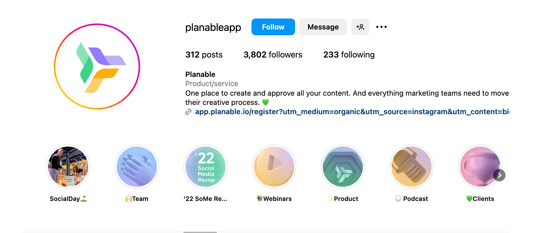 Instagram profile of Planable, a social media scheduling and content approval platform, with 3,802 followers, a bio description, and several story highlights including SocialDay and Webinars.