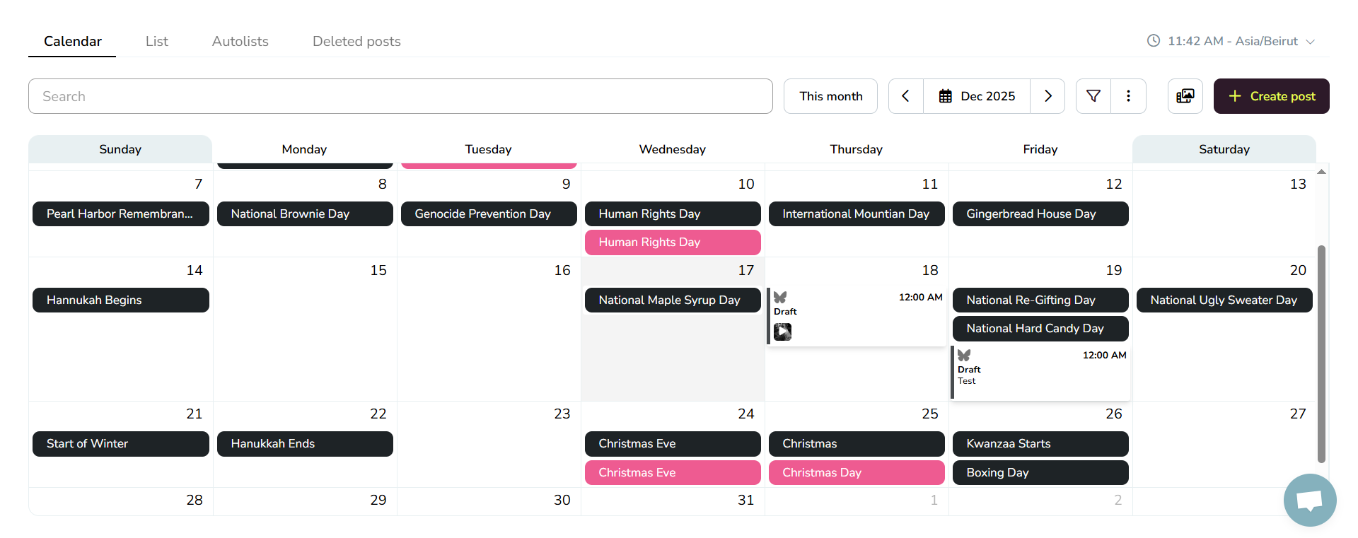 Metricool calendar showing social media posts, holidays, drafts, and scheduled content.