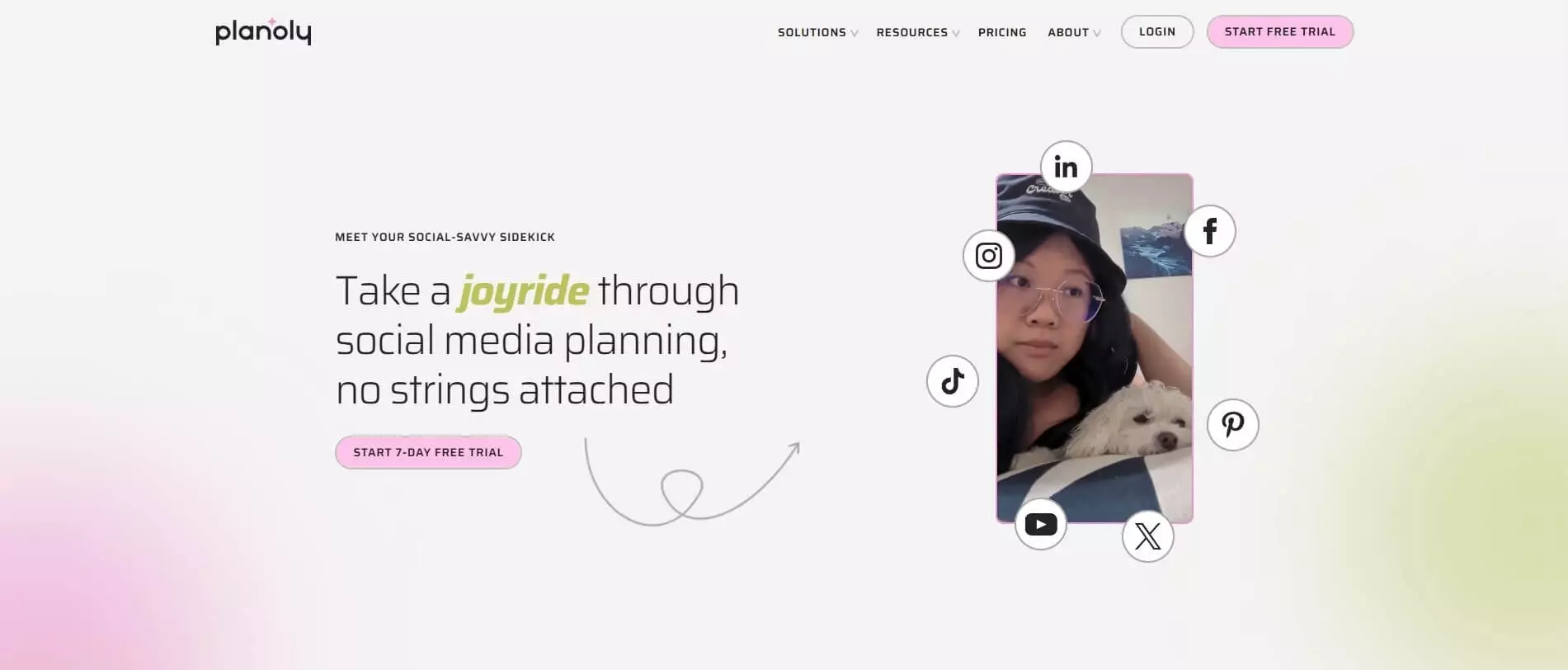 Planoly's homepage with a CTA to try their free trial