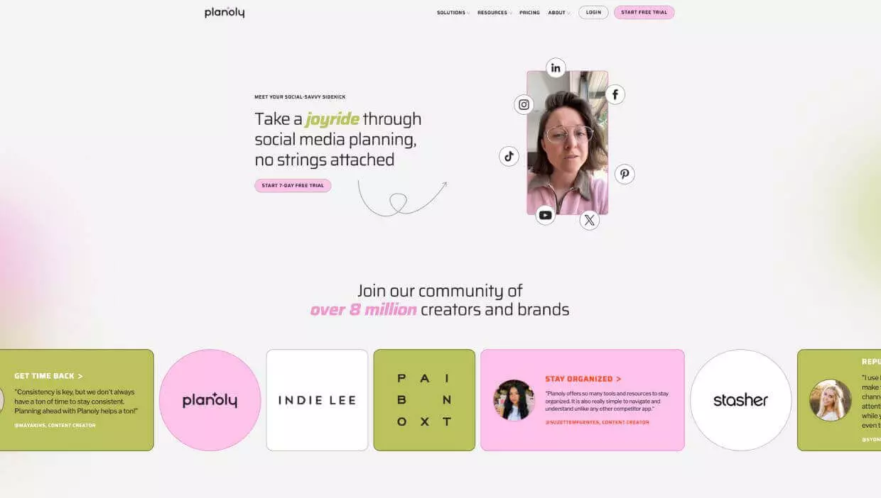 Startseite von Planoly mit Slogan „Plane deine Social-Media-Inhalte einfach und visuell“.